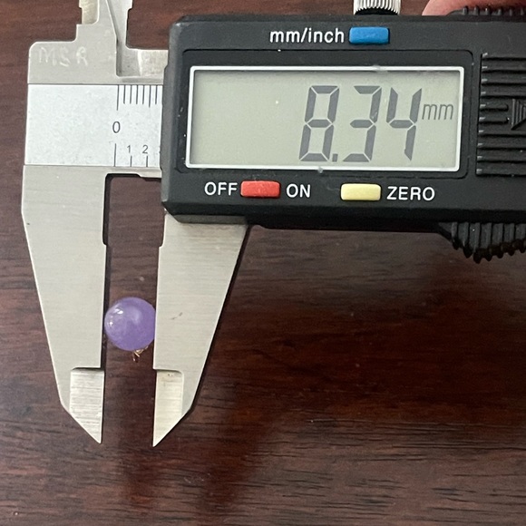 Solid 14K gold lavender jade stud earrings - Picture 4 of 5